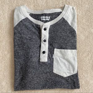 Levi T-Shirt (Medium)